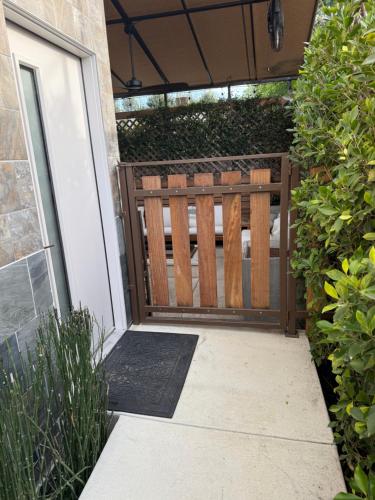 Tarzana Village Exquisite 1 Bed Oasis in Tarzana