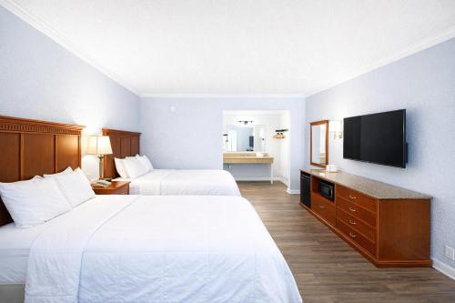 Quarters Inn & Suites - image 34
