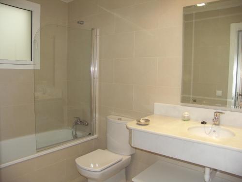 Apartamentos Plaza España - image 5