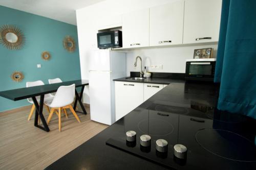 Cozinha, Over The Hill Guesthouse and Residence in Ilha de São Martinho