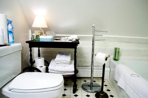Queen Suite image 5