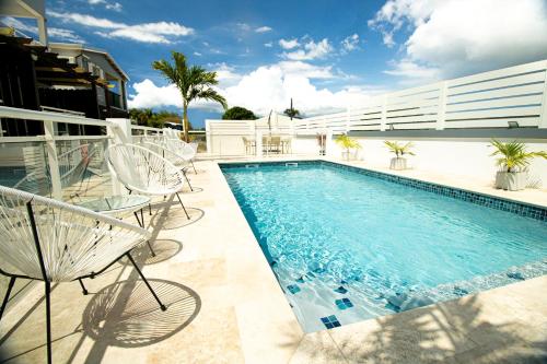 Piscina, Over The Hill Guesthouse and Residence in Ilha de São Martinho