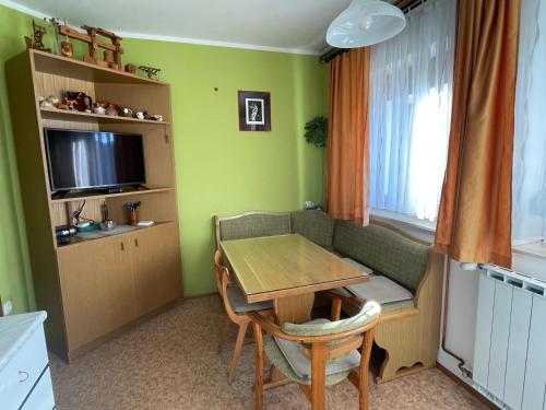 Pr Španc, Apartment on a sunny farm, Laško (Pr Spanc, Apartment on a sunny farm, Lasko) in Dol Pri Hrastniku