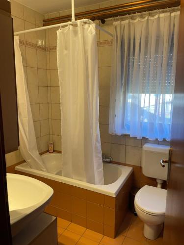 Pr Španc, Apartment on a sunny farm, Laško (Pr Spanc, Apartment on a sunny farm, Lasko) in Dol Pri Hrastniku