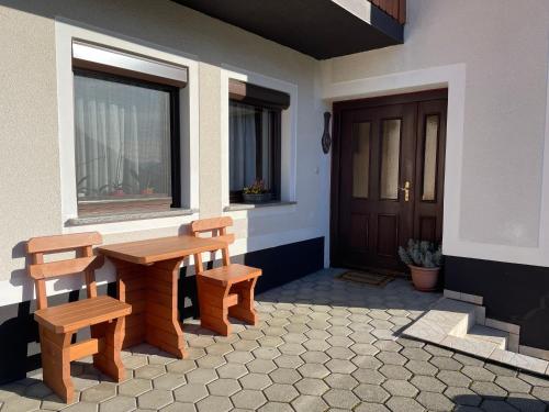 Pr Španc, Apartment on a sunny farm, Laško (Pr Spanc, Apartment on a sunny farm, Lasko) in Dol Pri Hrastniku