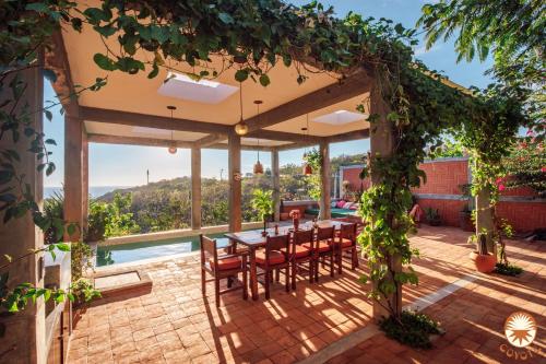 Coyote 4BR Villa Pool Garden Ocean View in Puerto Angel