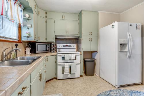 7 Mi to Mississinewa Lake! Charming Home in Marion (Indiana)