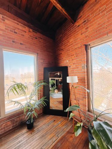 420 Friendly Loft Skyline/Canada View Free Parking in Detroit, USA