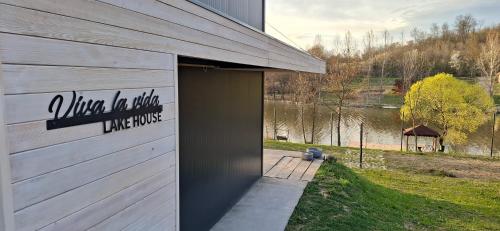 VIVA LA VIDA Lake house in Smederevska Palanka