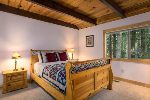 The Lazy Bear Lodge - image 14
