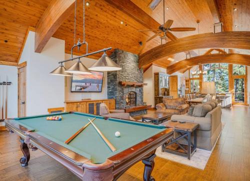 Stone Peak Lodge