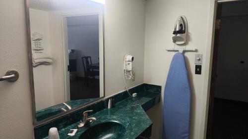 Royal Inn Rockville - image 34