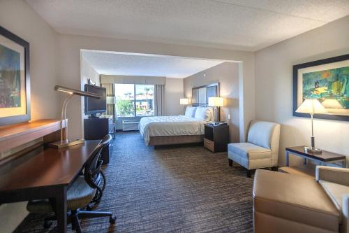 Standard King Room with Accessible Tub - Mobility Access