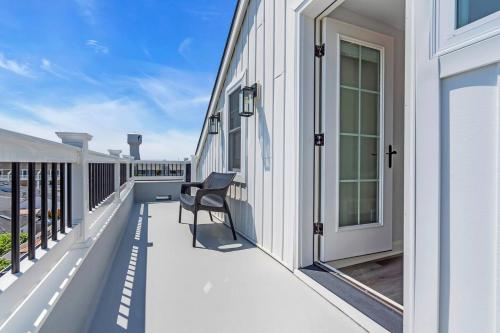 Half Block 2 Beach, 5BR with Pool, Linens & Towels in 湯姆斯河