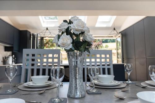 The Manor Hot Tub Escape - Celebrations & Retreats in Bathford