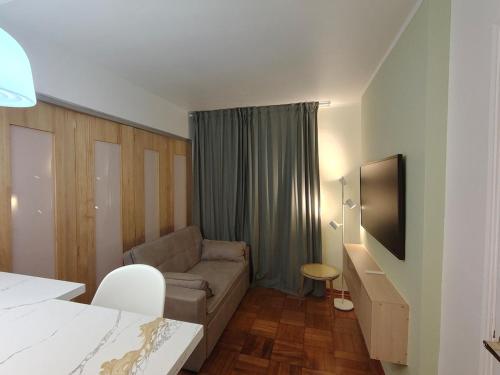 Comfortable semi-basement apartment in Providencia