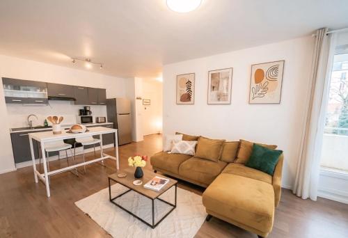 L'Essentiel - Balcon & gare à 2 min - Location saisonnière - Le Mée-sur-Seine