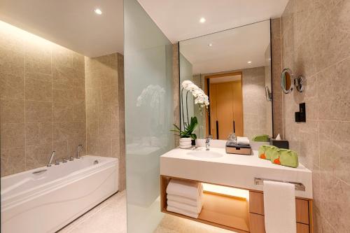 room detail thumbnail 2