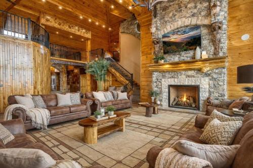 Tennessee Whiskey Indoor Pool Amazing Views Theater Room Hot Tub 5 Star Luxury! - image 9