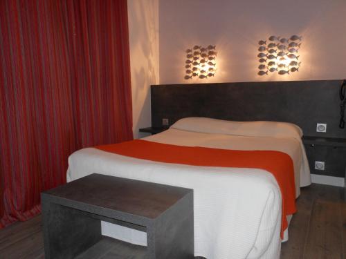 Logis Hotel Bellevue - image 11