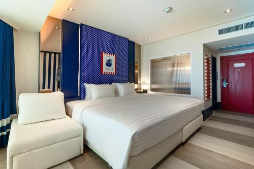 room detail thumbnail 2