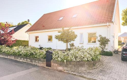 . 3 Bedroom Nice Home In Kivik