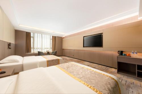 Elong Me Hotel - Tap to explore photos