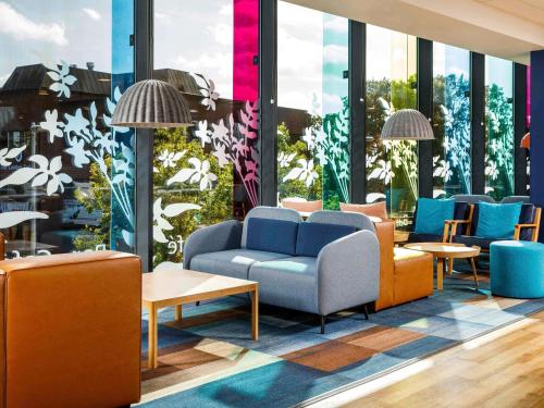 Bar/ Salón, ibis budget London Heathrow Central in London