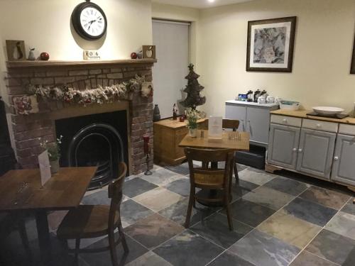 Deri-Down Guest House - image 13