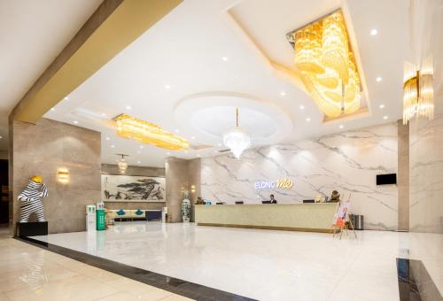 yinquan hotel in Csungcsan