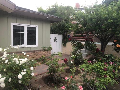 PRIVATE La Jolla Guest Suite - Tap to explore photos
