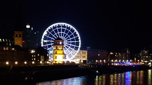 Apartment H2 Dusseldorf 2.3km von Holthausen entfernt