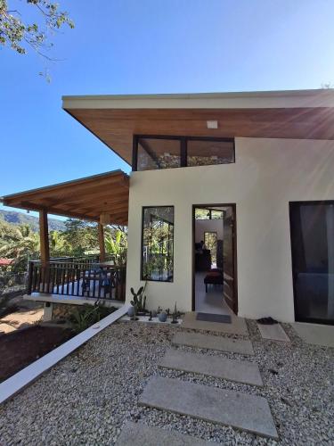 Manzu House near playa Guiones, Nosara in 諾薩拉