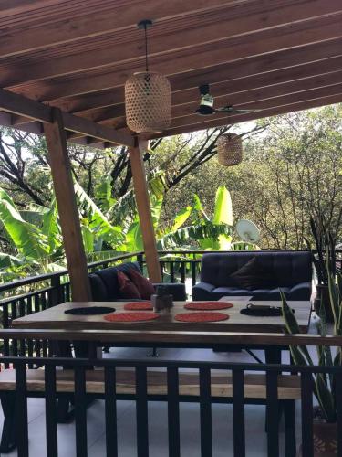 Manzu House near playa Guiones, Nosara in 諾薩拉