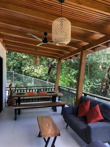 Manzu House near playa Guiones, Nosara in 諾薩拉
