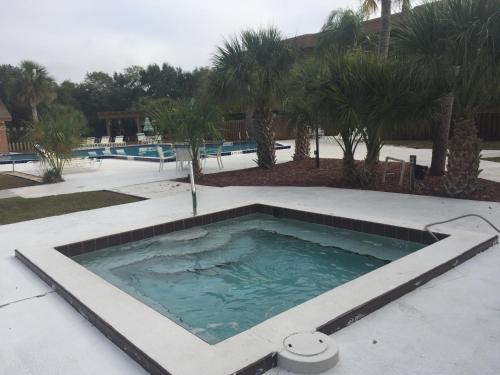 Charlotte Bay Resort - image 12