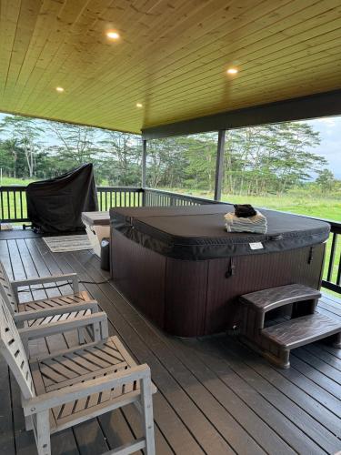 Luxury Farm Stay with Hot Tub, Cold Plunge and Cuddle Cows in Honomu (HI)