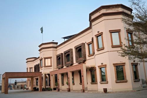 Midway Hotel & Restaurant