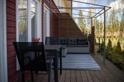 Erkély/terasz, Nature Escape in Lahemaa Bright 1-Bedroom Apartment with Terrace in Kolga
