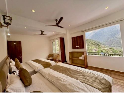 Заобикаляща среда, Kedarkhand Hotel in Sersi