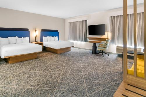 2 bedrooms, 3 beds