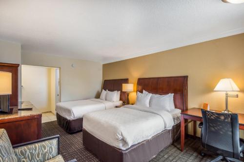 Clarion Inn & Suites Central Clearwater Beach - image 27