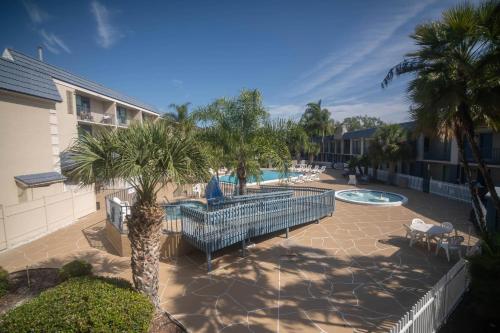 Clarion Inn & Suites Central Clearwater Beach - image 22