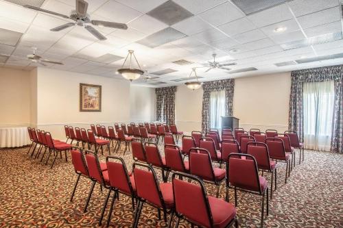 Clarion Inn & Suites Central Clearwater Beach - image 34