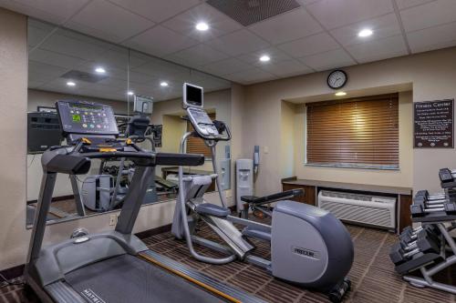 Sleep Inn & Suites - image 19