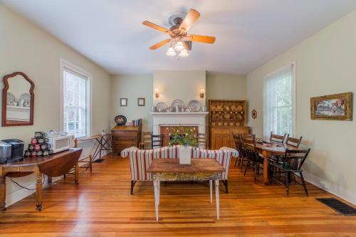 ห้องครัว, Bourbon Manor Bed & Breakfast Inn in บาร์ดสทาวน์ (KY)