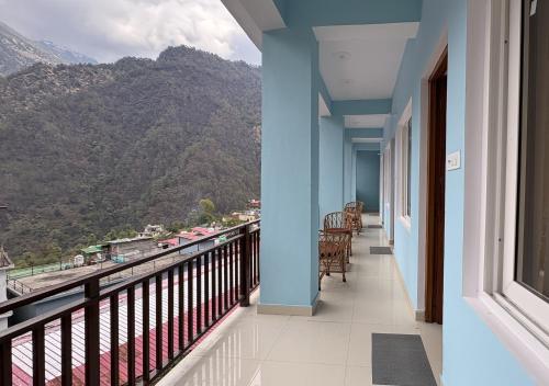 Изглед, Kedarkhand Hotel in Sersi