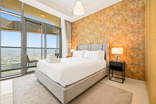 Aykon City Studio, High-Floor Canal View, Pool and Gym, Business Bay, Dubai
