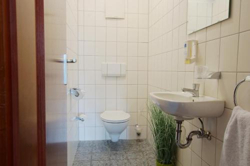 2 bedrooms, 5 beds
