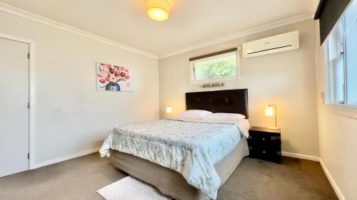 Vendégszoba, Cozy Private Room- Climate Controlled Comfort in Tauranga